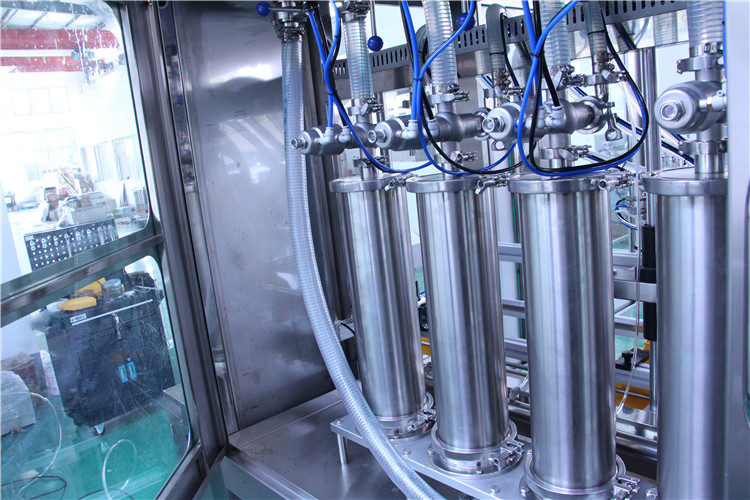 Машина за полнење со џем од јаболка