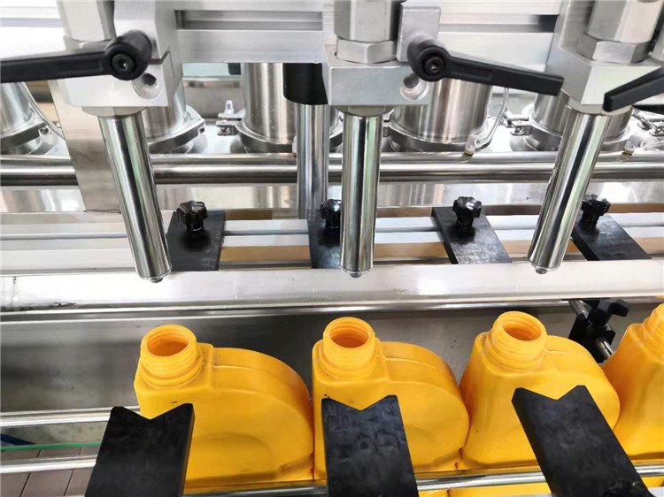 LDP машина за полнење со шишиња во шише