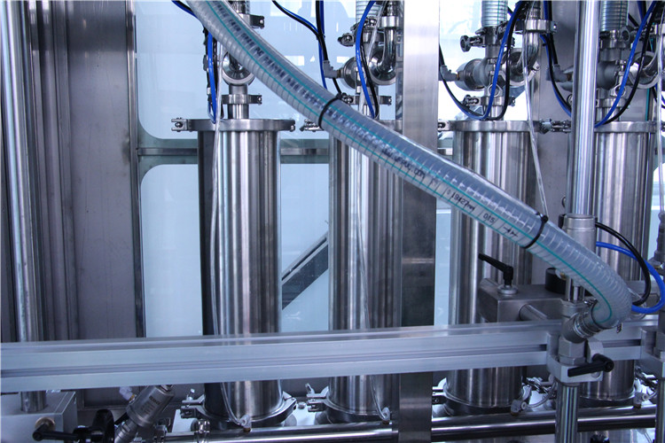 машина за полнење чоколади